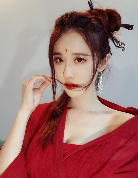 轩子cos的火舞经典小丑女超坏（新神魔大陆的老师最知性）
